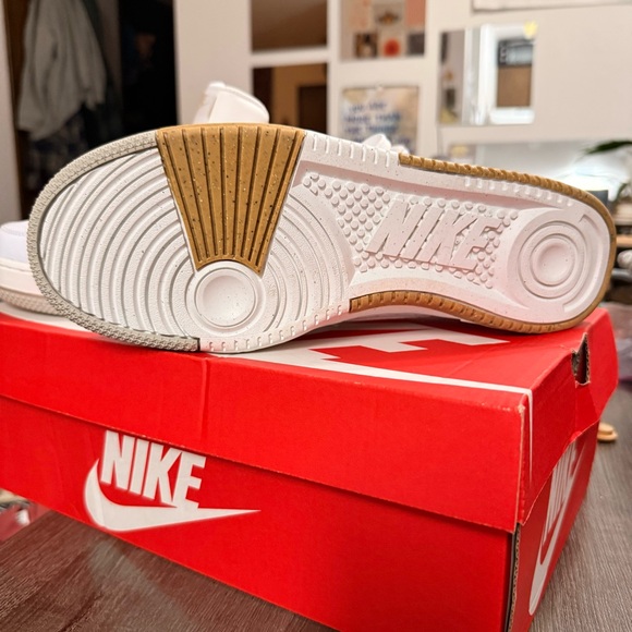 Nike Gamma Force Women’s Sneakers Size 10.5 Mens 9 - Picture 3 of 6